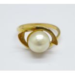 An 18ct gold and pearl ring, 2.8g, L