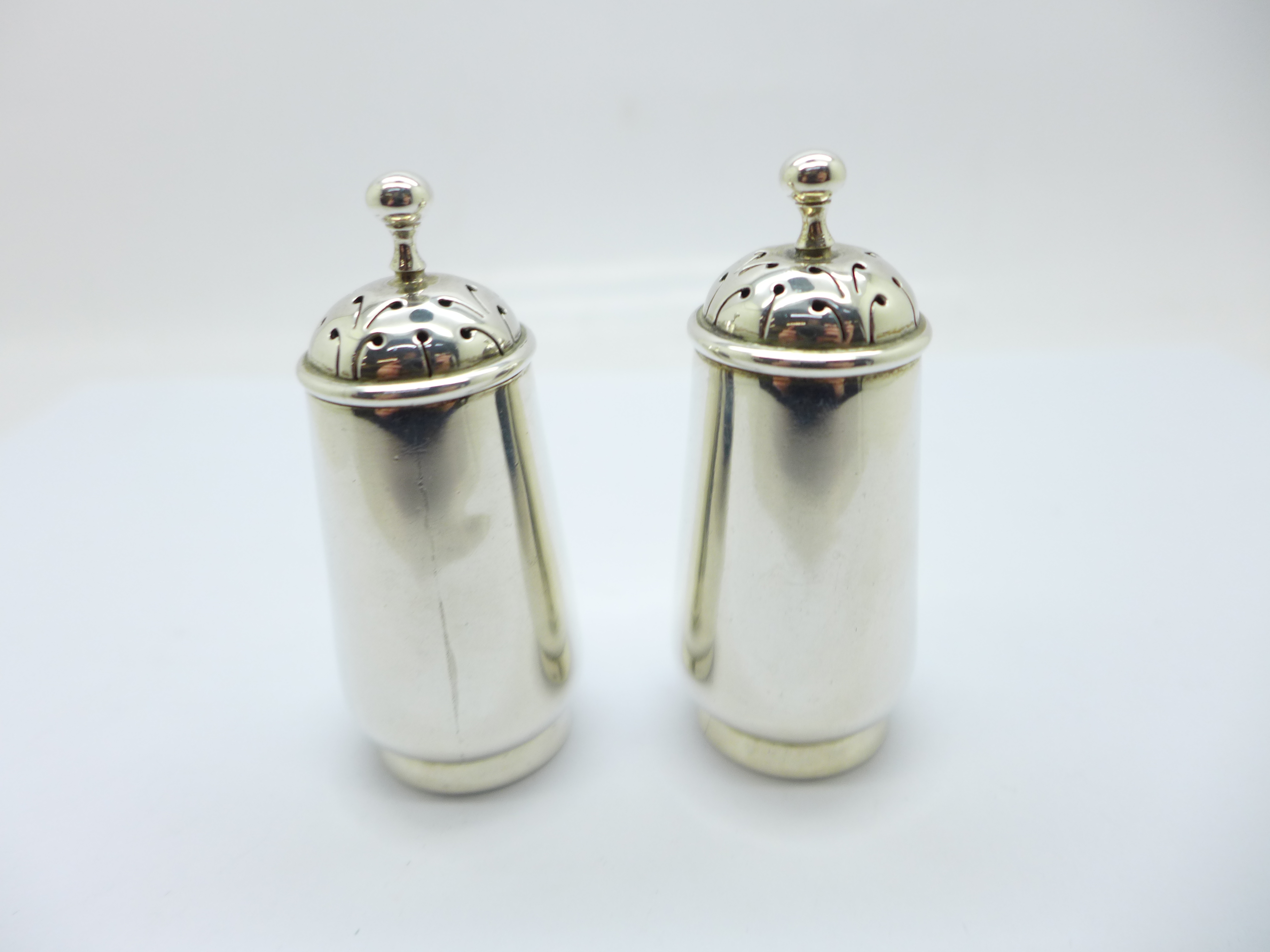 A pair of Victorian silver pepperettes, 60g - Image 3 of 4