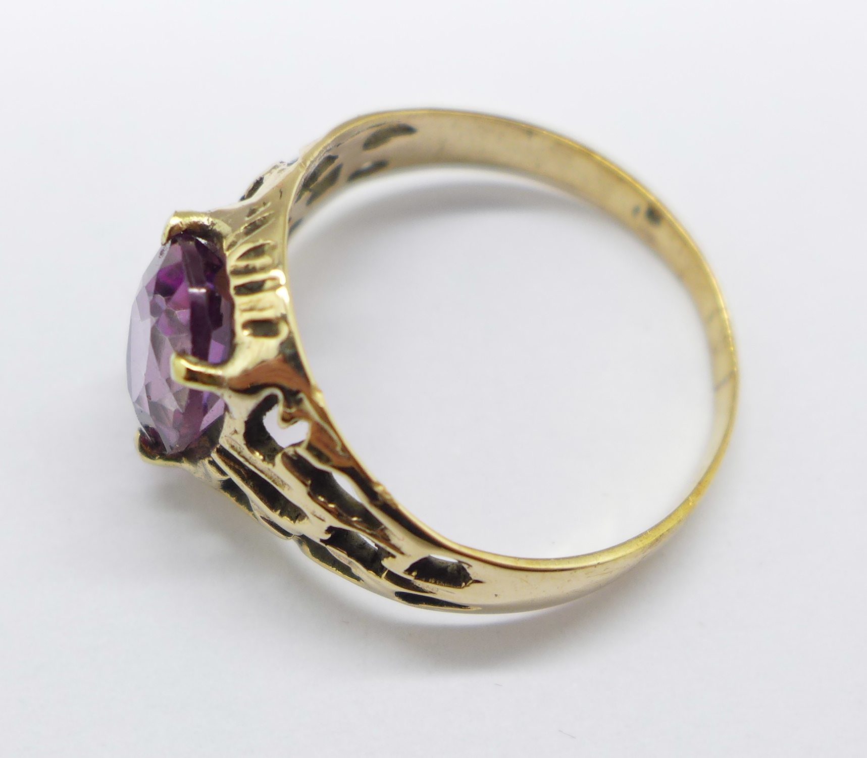 A 9ct gold amethyst ring, 2.8g, O - Image 5 of 6