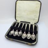 A set of six silver coffee spoons, 59g