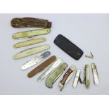 Fourteen assorted penknives