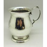 A silver mug, 77g, 82mm