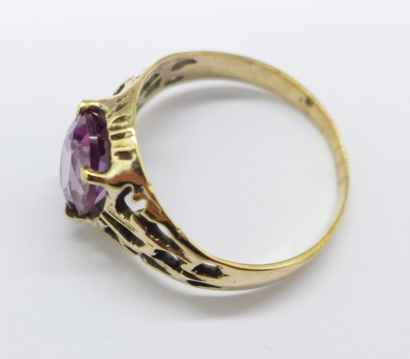 A 9ct gold amethyst ring, 2.8g, O - Image 6 of 6