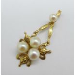 A 9ct gold and pearl set pendant, 2.1g