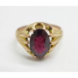 A 9ct gold and garnet ring, 3.9g, P