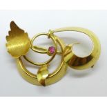 An 18ct gold brooch, 4.8g