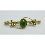 A 9ct gold, jade and seed pearl brooch, 1.5g