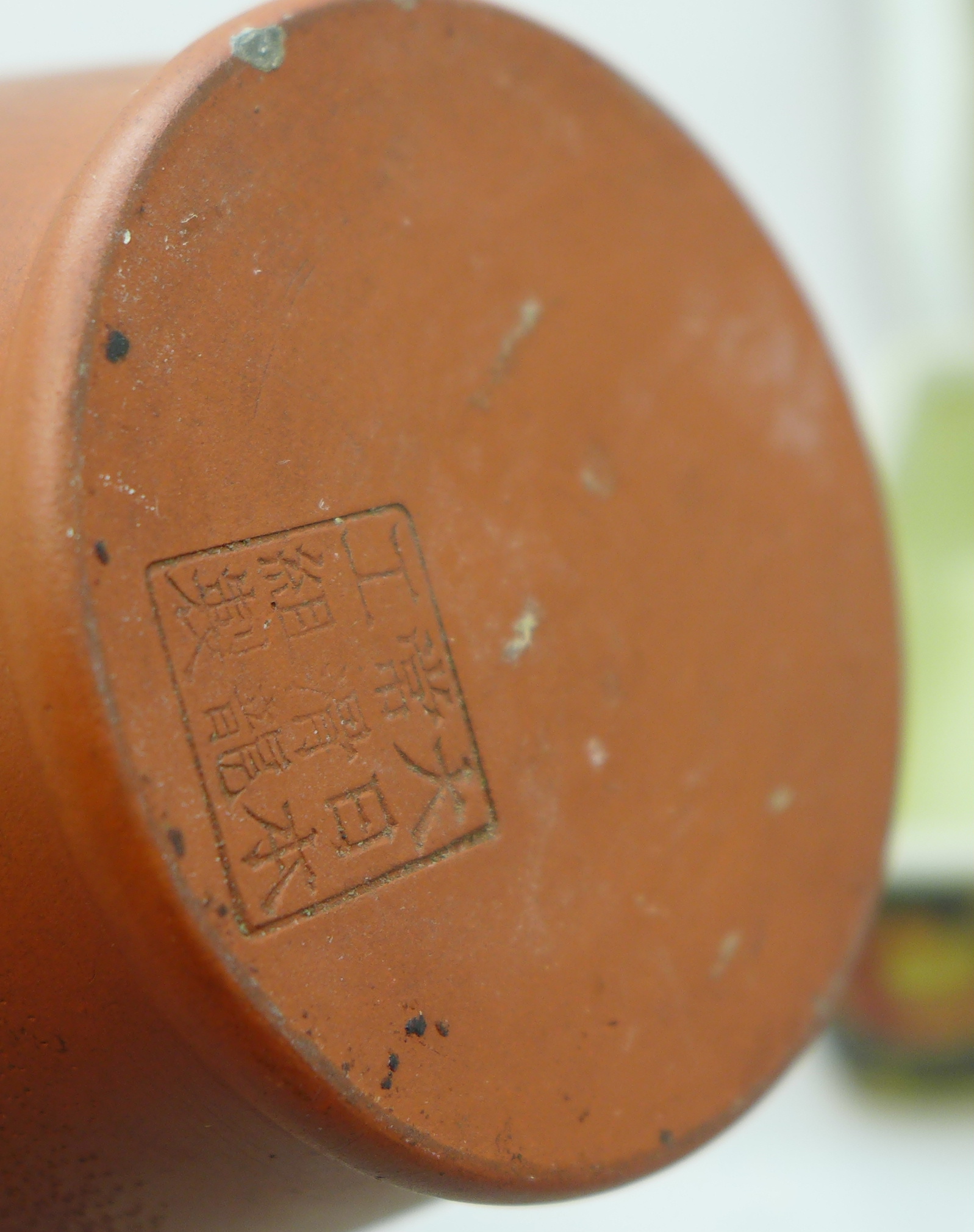 A Satsuma dish, a Chinese cloisonne trinket box, a lidded pot and a terracotta vase - Image 5 of 5