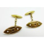 A pair of yellow metal cufflinks, 3.9g