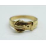 A 9ct gold buckle ring, 2.5g, L