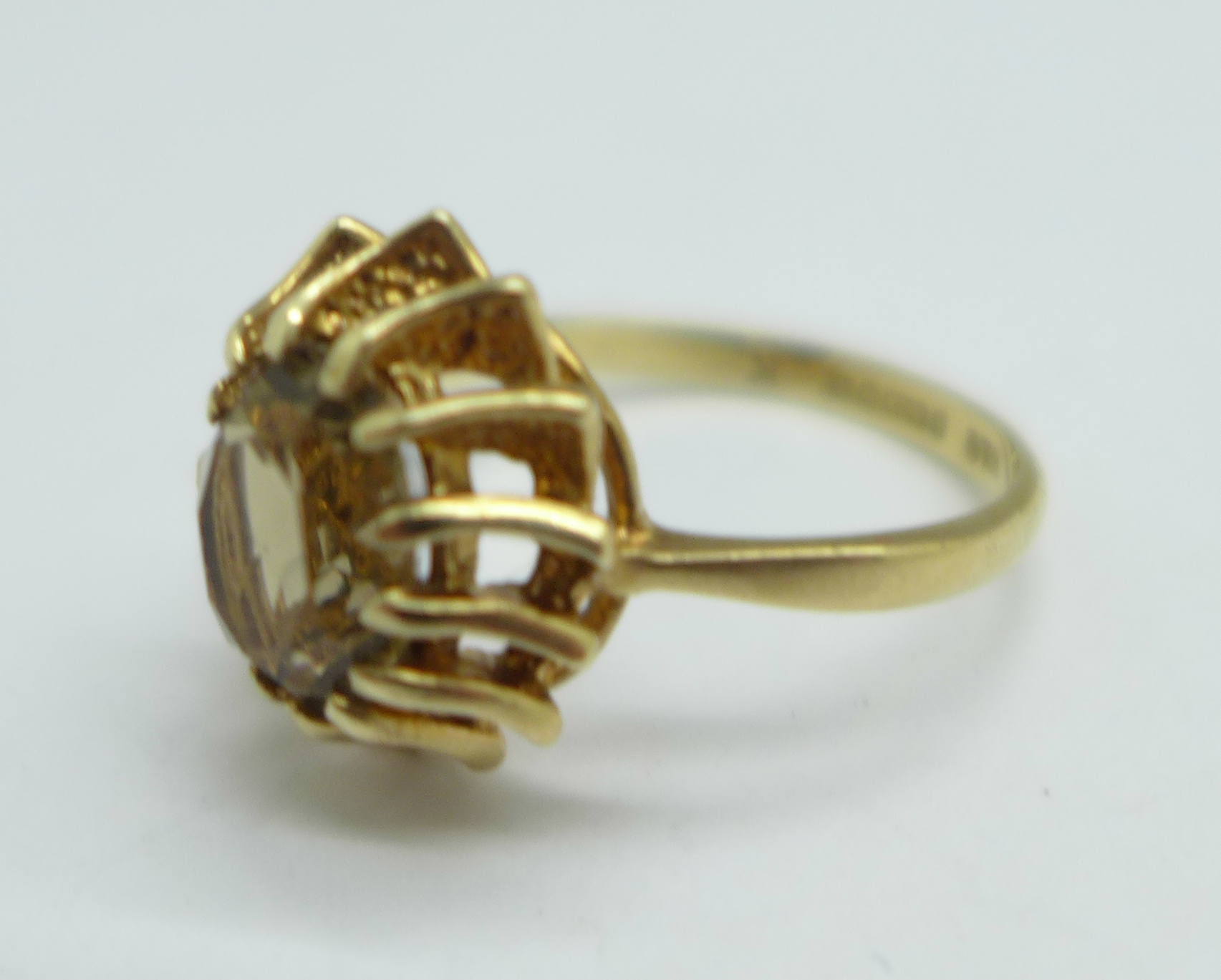 A 9ct gold and smoky quarty ring, 2.9g, N - Image 2 of 3