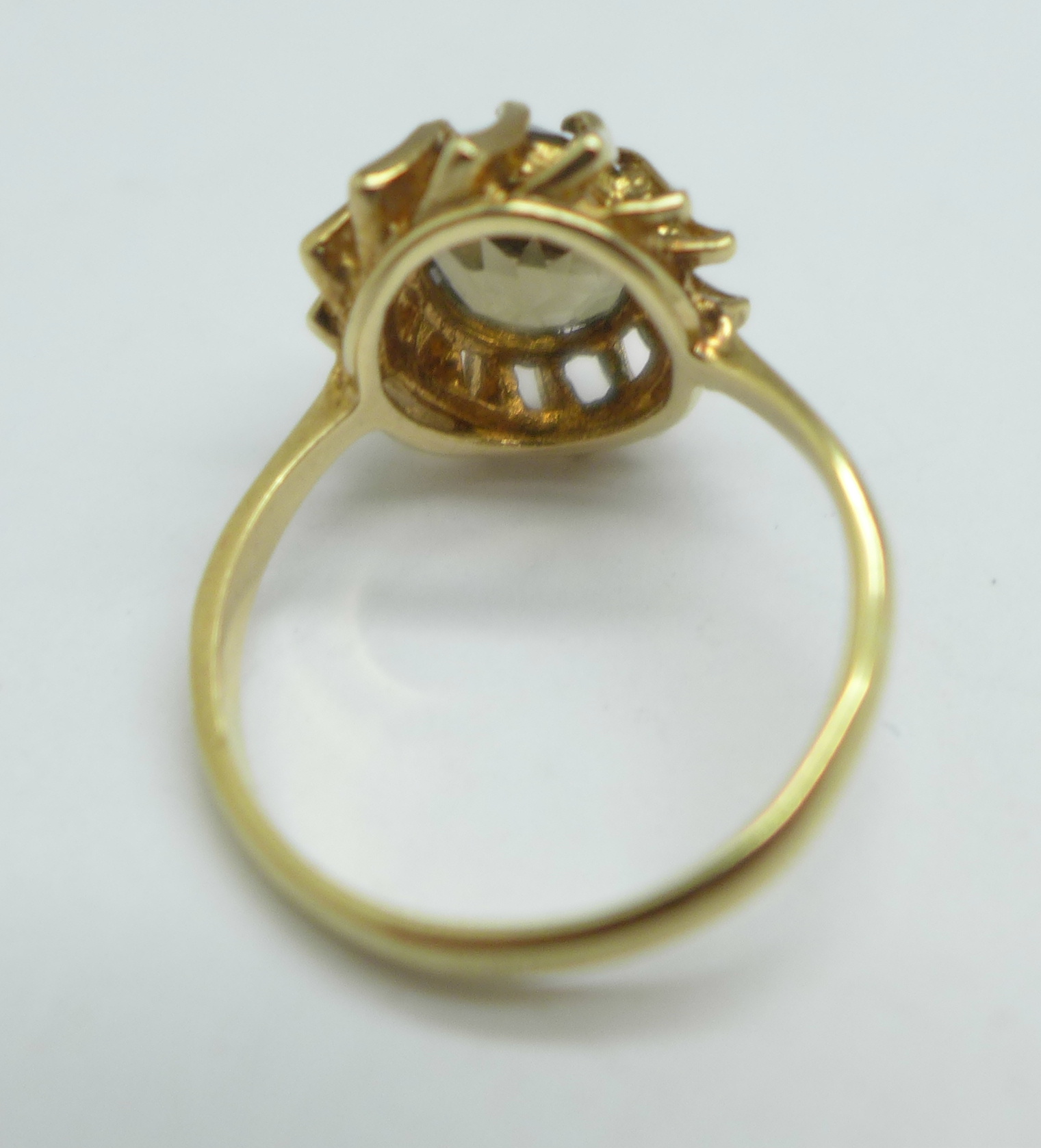 A 9ct gold and smoky quarty ring, 2.9g, N - Image 3 of 3