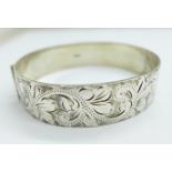 A silver bangle, 36g