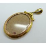 A 9ct gold picture locket, 26mm x 33mm