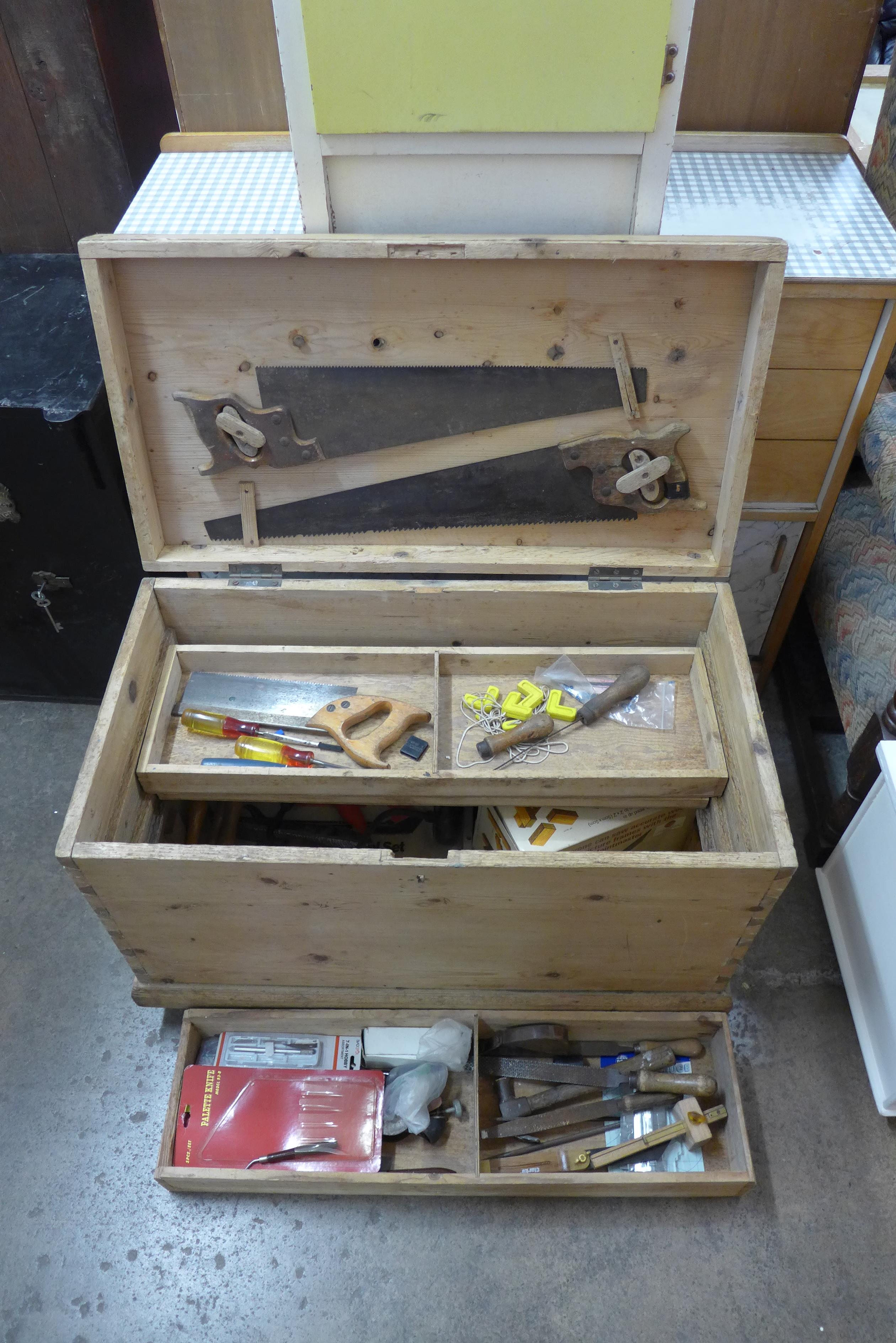 A large carpenter's pine tool chest with tools - Image 2 of 2