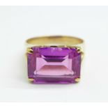 A 9ct gold, pink stone ring, 5g, O, stone chipped