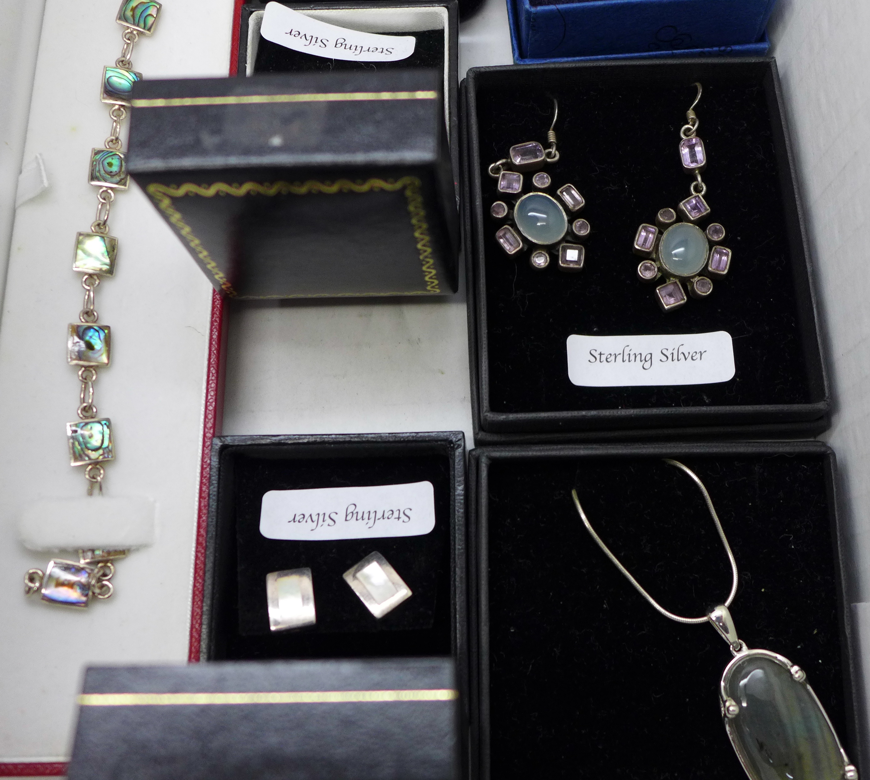 A collection of silver jewellery including abalone and green stones - Image 4 of 4