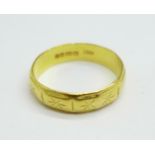 A 22ct gold ring, 5.4g, Q