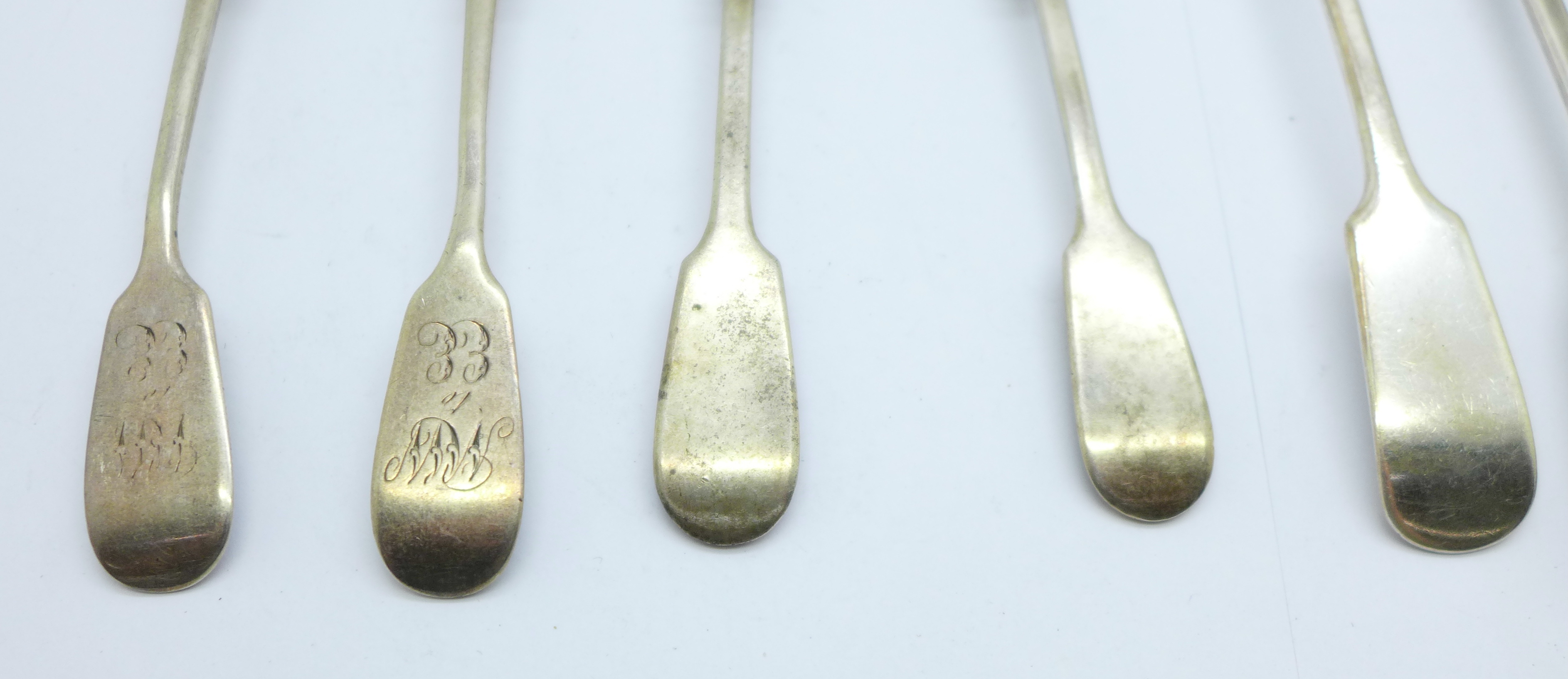 A collection of silver condiment spoons, 19th Century, 109g - Image 2 of 5
