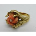A yellow metal and coral ring, 9.3g, P