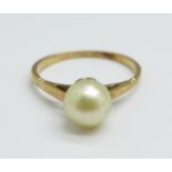 A yellow metal and pearl ring, 1.8g, L