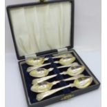 A cased set of six silver spoons, 84g