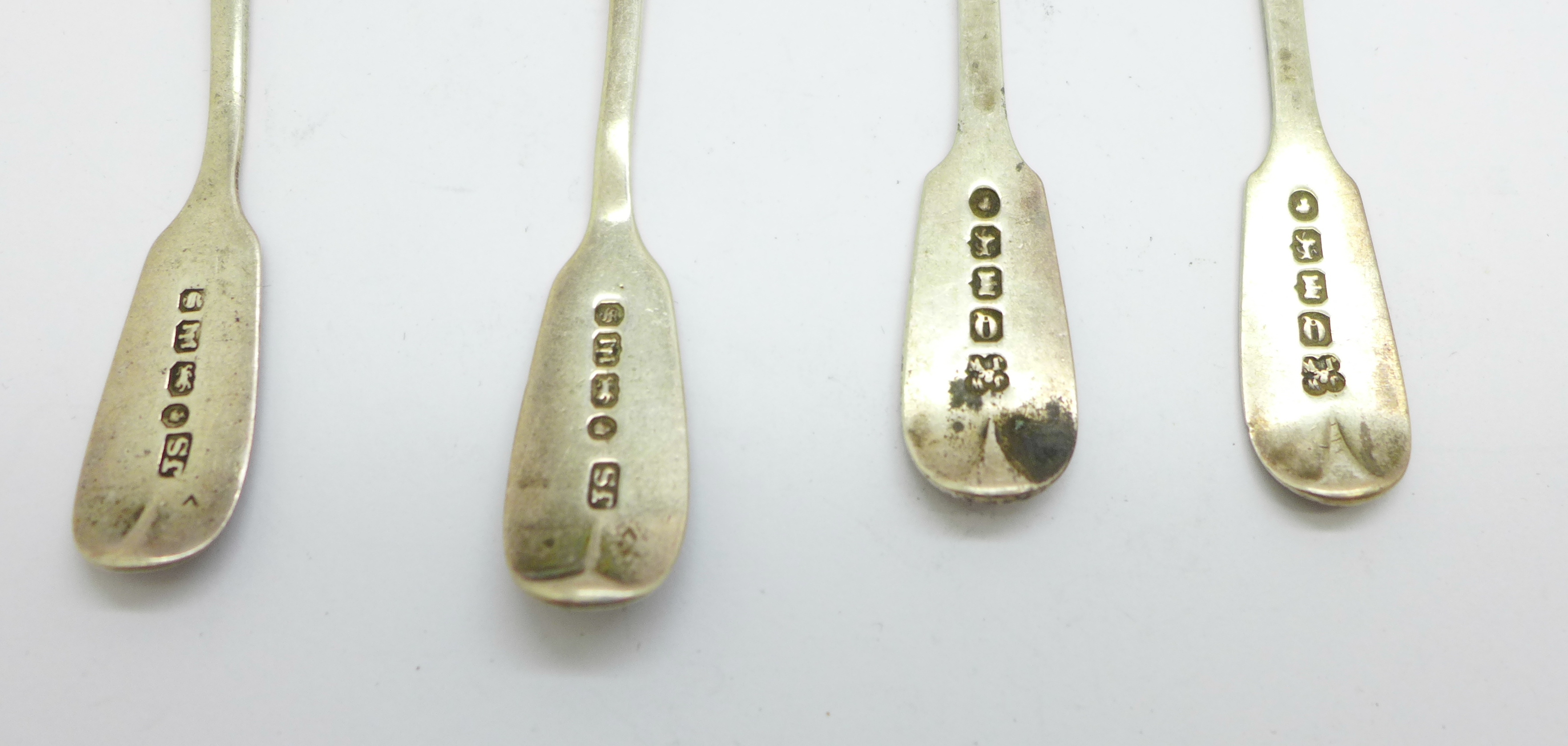 A collection of silver condiment spoons, 19th Century, 109g - Image 5 of 5