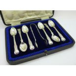 A set of silver teaspoons and sugar bows in original presentation box, hallmarked Sheffield 1917,