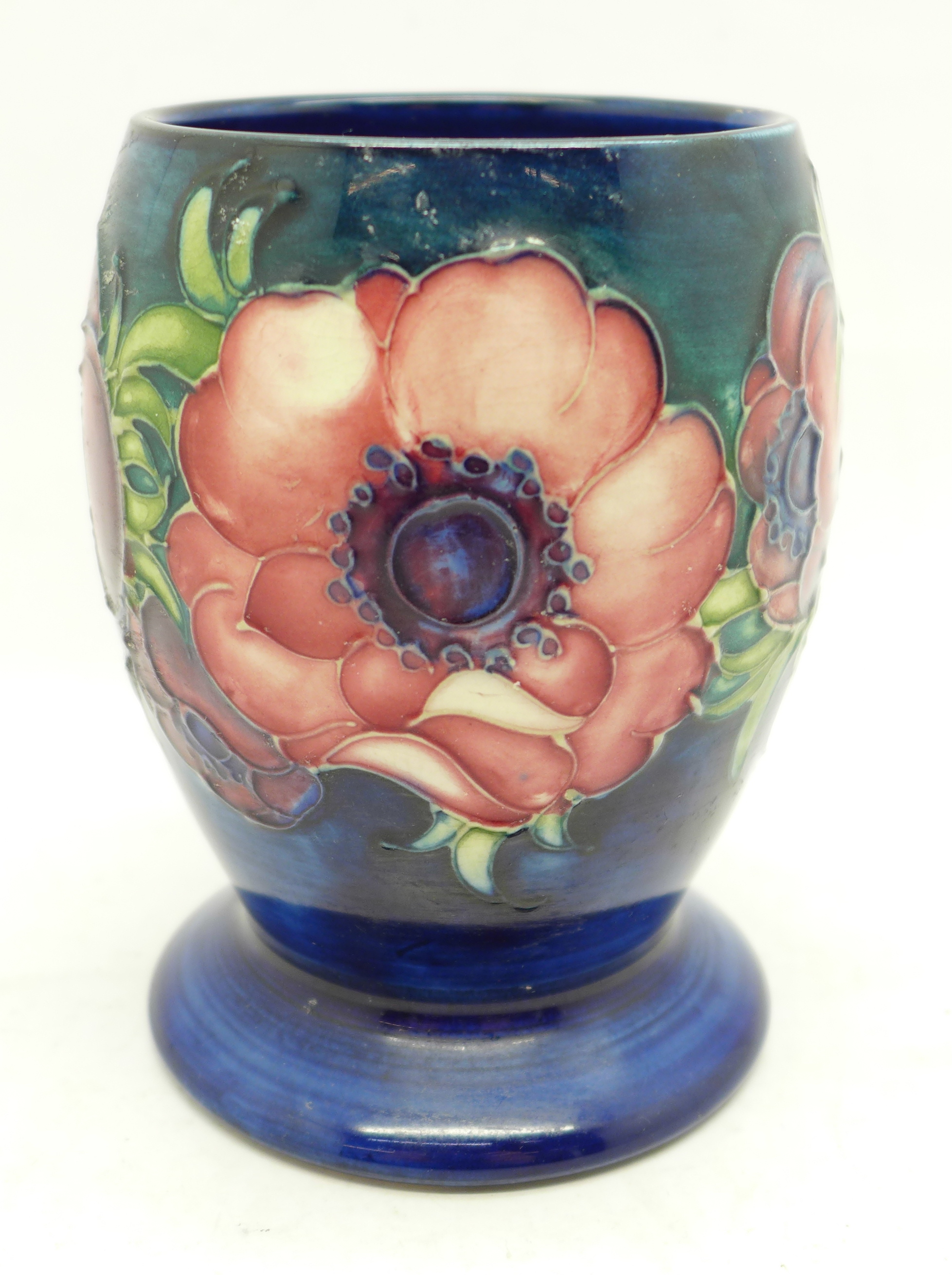 A Moorcroft anenome vase, 11.5cm