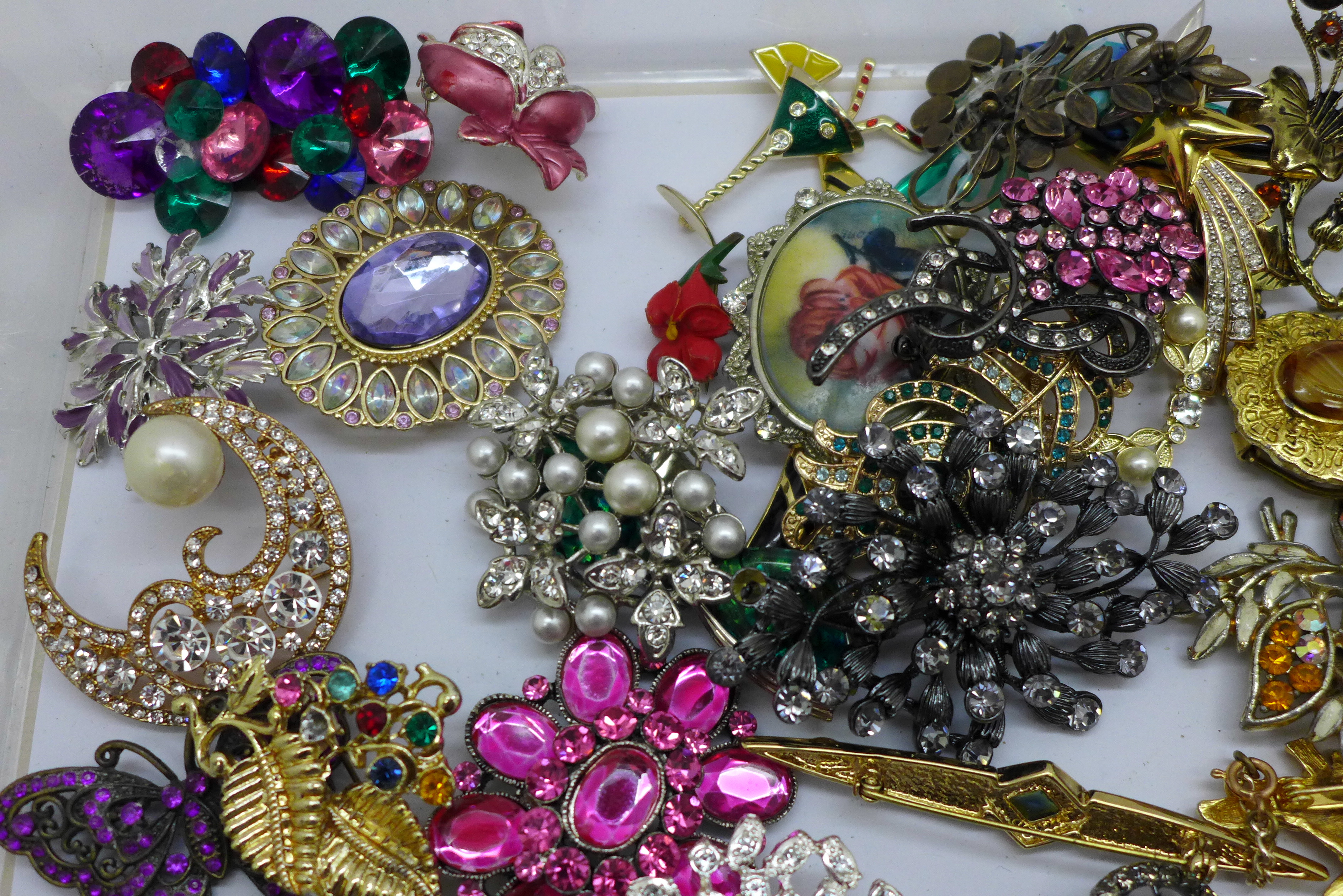 Thirty-five costume brooches and twelve animal brooches - Image 3 of 3