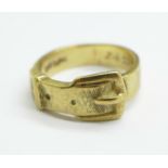 A 9ct gold buckle ring, 4.9g, L