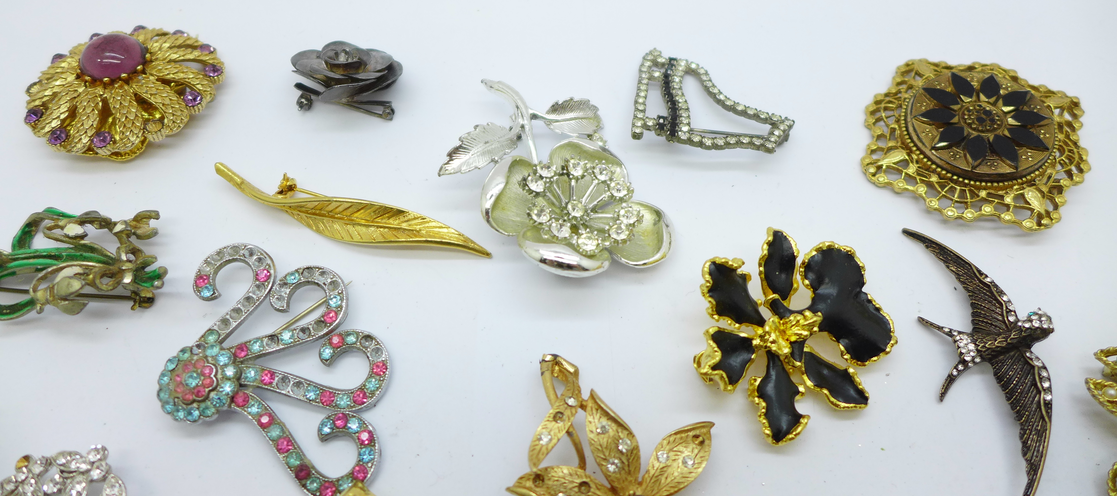 Twenty-five costume brooches, some lacking paste stones - Image 2 of 3