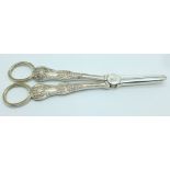 A pair of silver grape scissors, London 1903, 106g