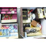 Costume jewellery and jewellery boxes