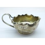 A small Victorian silver cream jug, London 1893, 64g