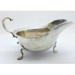 A silver sauce boat, London 1912, 126g