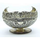 A pierced silver basket, London 1903, Josiah Williams & Co., 251g, 15cm wide