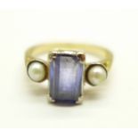 An 18ct gold, blue stone and pearl ring, 4.1g, J