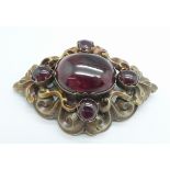 A Victorian cabochon and garnet brooch (tests as high carat gold) back a/f, 15.2g