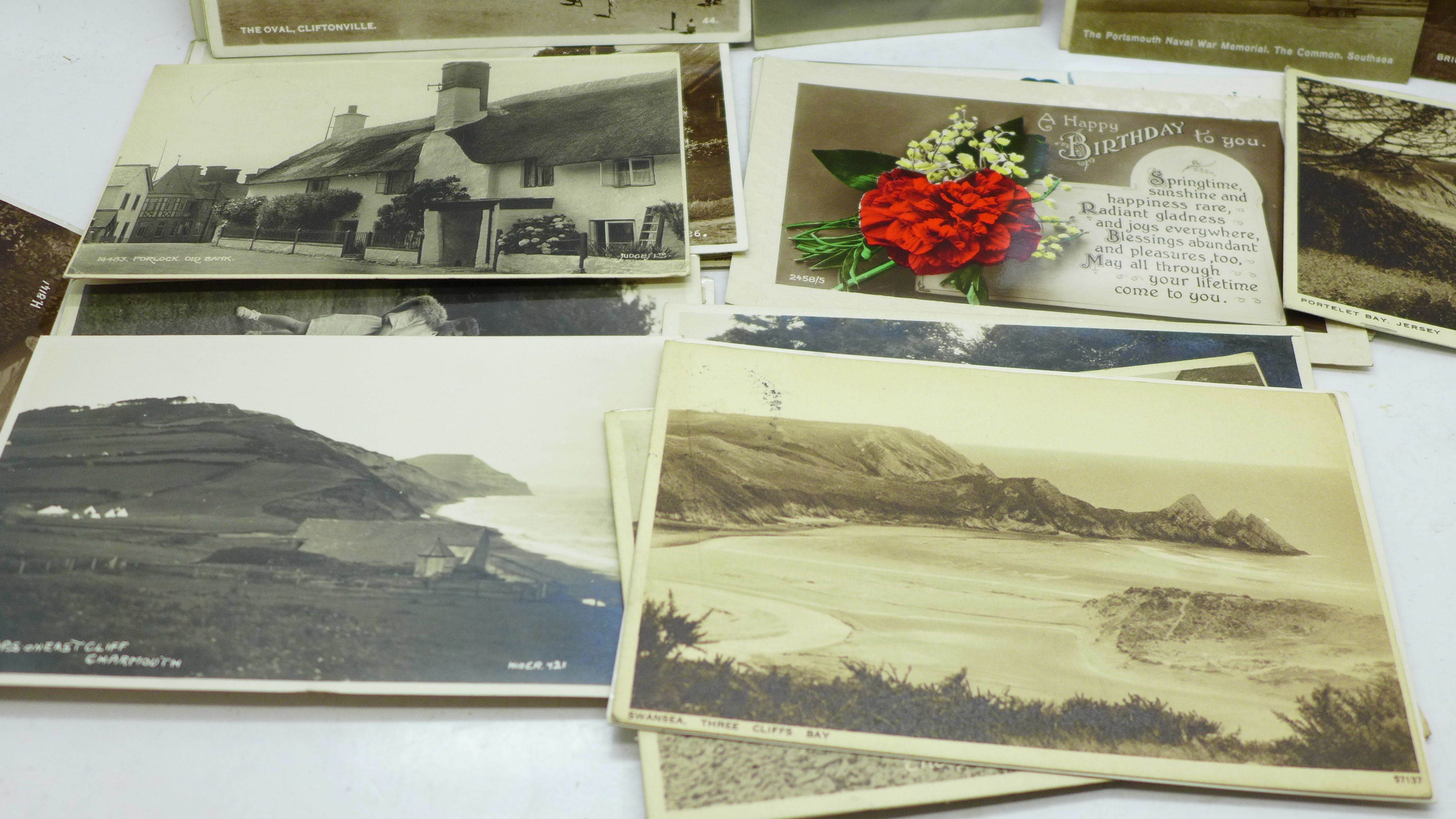 A collection of early to mid 20th Century postcards (53) - Image 3 of 3