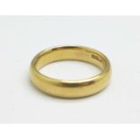 A yellow metal wedding band, 5.6g, L