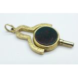 Watch key/fob with onyx stone (tests as 9ct gold), 4.9g
