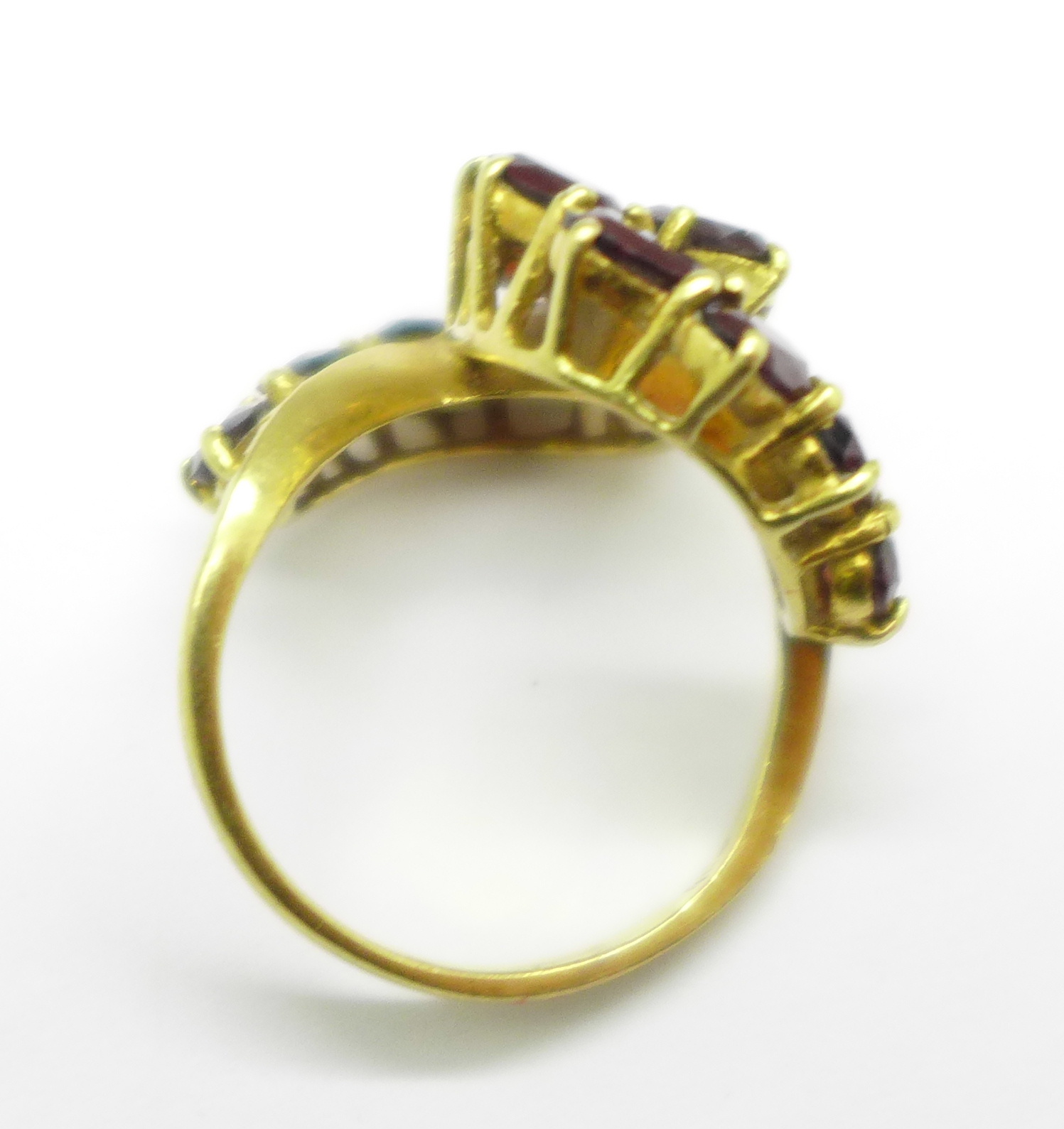 An 18ct gold and garnet cluster ring, 6.2g, L - Image 3 of 3