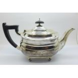 A Mappin & Webb silver tea pot, Birmingham 1937, 714g