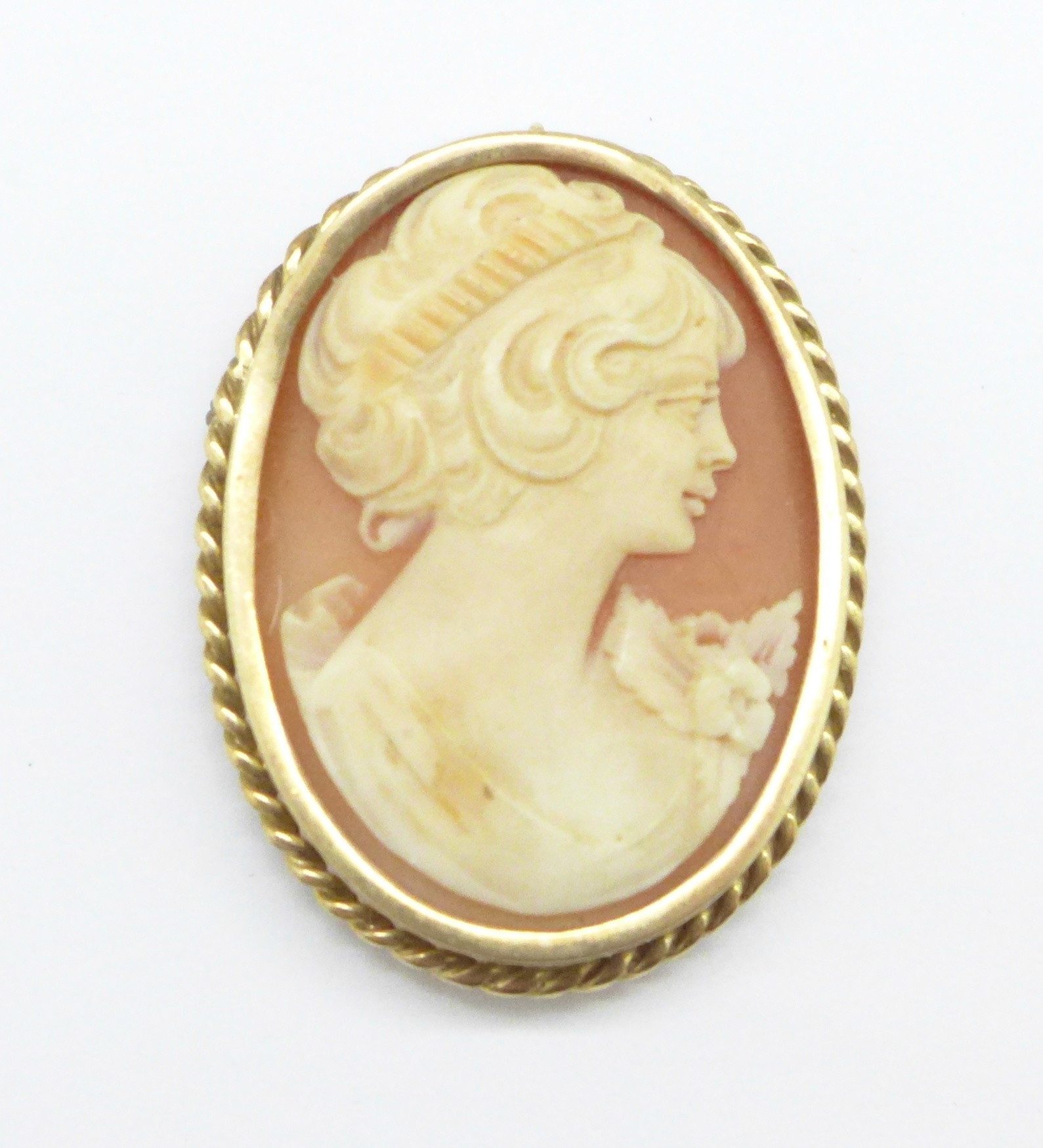 A 9ct gold mounted cameo brooch, 11.8g