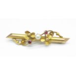 A 9ct gold, garnet and pearl brooch, 2g