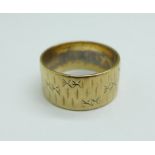 A 9ct gold wedding band, 4.3g, M