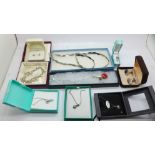 Silver jewellery, boxed