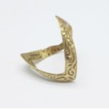 A 9ct gold wishbone ring, 1.4g, M