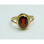 A 9ct gold and garnet ring, 1.9g, K